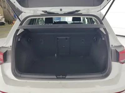 Volkswagen Golf 2023, 28500 км, за 95800 CNY