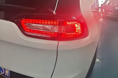 Jeep Cherokee 2017, 70200 км, за 52419.14 CNY - фото 14