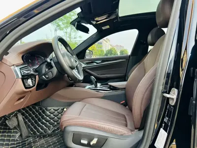 BMW 5 Series 2020, 60000 км, за 148800 CNY