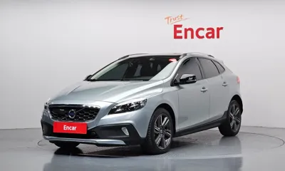 Volvo V40 · 2015 год