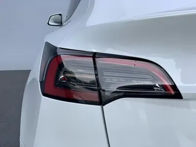 Tesla Model Y 2024, 80000 км, за 169800 CNY - фото 13