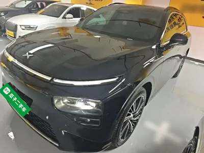 Xpeng G9 · 2024 год