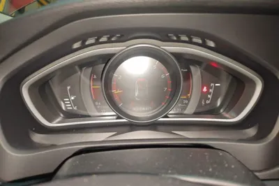 Volvo V40 2017, 26400 км, за 54329.37 CNY - фото 8