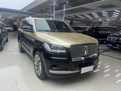 Lincoln Navigator 2022, 32000 км, за 578000 CNY