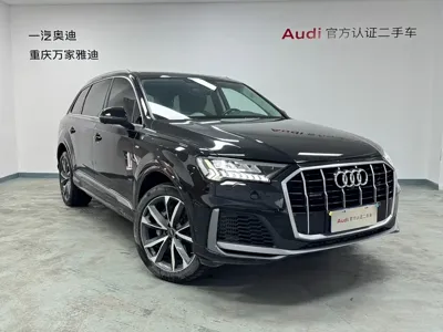 Audi Q7 2023, 41000 км, за 379799 CNY
