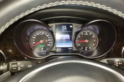 Mercedes-Benz V-Class 2018, 61200 км, за 183497.41 CNY - фото 11