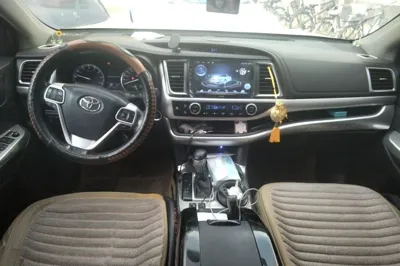 Toyota Highlander 2017, 79800 км, за 103005.74 CNY - фото 9