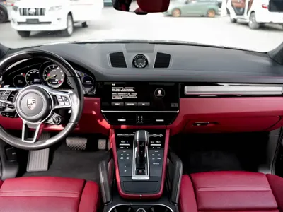 Porsche Cayenne Hybrid 2022, 20000 км, за 456100 CNY - фото 9
