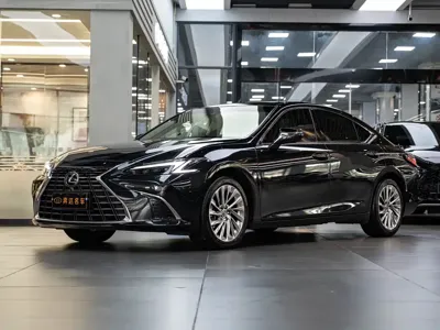 Lexus ES · 2025 год