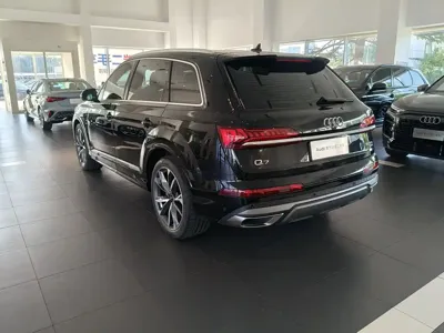 Audi Q7 2023, 43000 км, за 358000 CNY - фото 6
