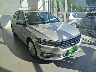 Volkswagen Lavida 2019, 90500 км, за 64788.13 CNY