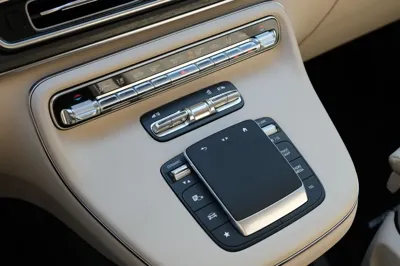 Mercedes-Benz V-Class 2025, 46 км, за 170000000 KRW - фото 12