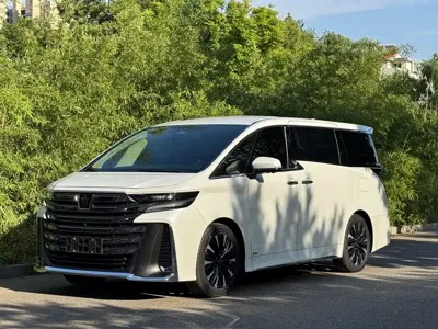 Toyota Vellfire · 2023 год