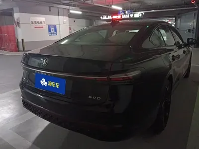 Volkswagen Passat 2025, 12900 км, за 164000 CNY
