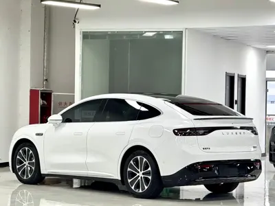 智界 Zhijie R7 2024, 28000 км, за 208000 CNY