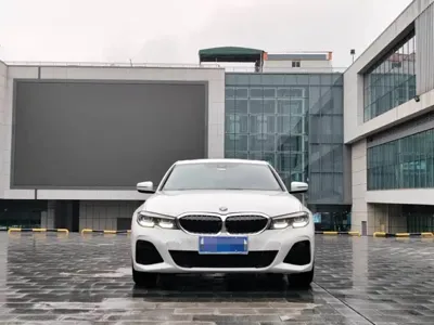 BMW 3 Series 2022, 40000 км, за 133800 CNY