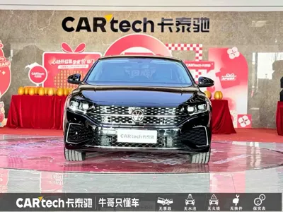 Volkswagen Passat 2025, 7800 км, за 126800 CNY