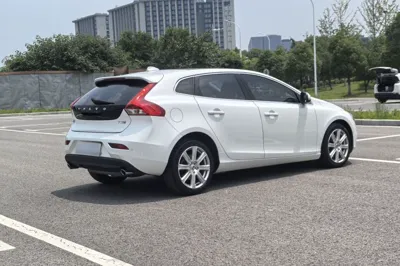 Volvo V40 2017, 68400 км, за 60528.17 CNY - фото 8