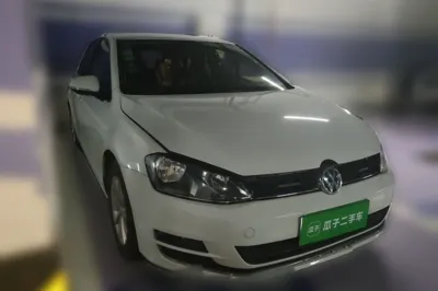 Volkswagen Golf 2015, 121800 км, за 48528.35 CNY