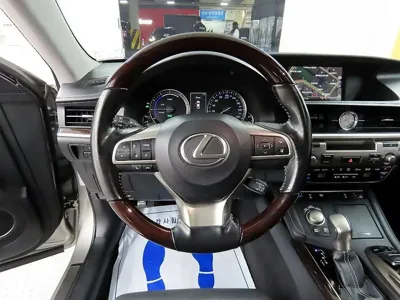 Lexus ES 2017, 78188 км, за 23000000 KRW - фото 10