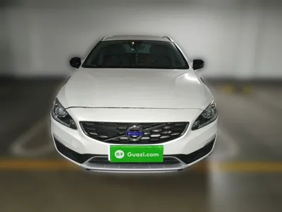 Volvo V60 2017, 77600 км, за 99614.04 CNY - фото 2