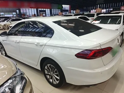 Volkswagen Bora 2020, 62200 км, за 64842.4 CNY