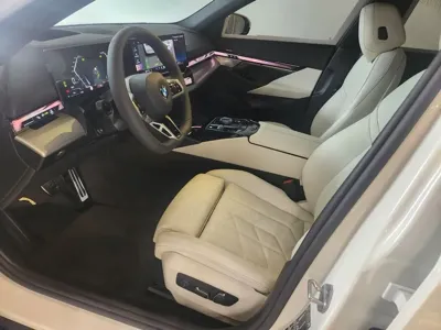 BMW 5-Series 2025, 500 км, за 49920000 KRW - фото 8