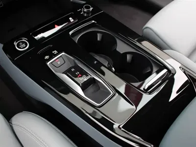 Audi 奥迪Q6L e-tron 2025, 5600 км, за 256000 CNY - фото 9