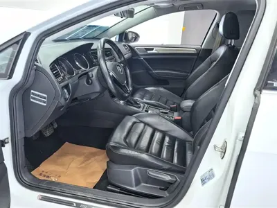 Volkswagen Golf 2016, 102100 км, за 45800 CNY - фото 9