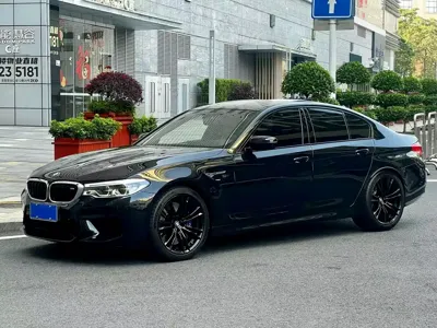 BMW M5 · 2019 год