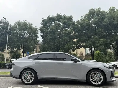 Changan UNI-V 2022, 50000 км, за 61800 CNY - фото 4