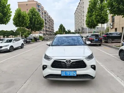 Toyota Highlander · 2025 год