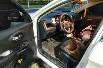 Jeep Cherokee 2016, 91400 км, за 48333.56 CNY - фото 19