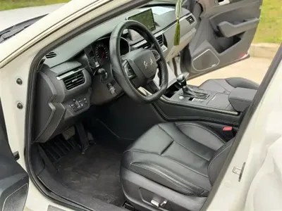 Hongqi Hongqi H5 2018, 70000 км, за 36000 CNY