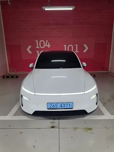 Tesla Model Y · 2025 год