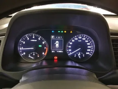Hyundai Elantra 2017, 118000 км, за 32800 CNY - фото 3