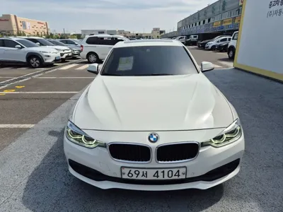 BMW 3-Series · 2017 год