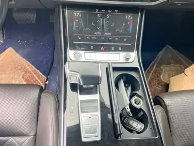 Audi A8 2021, 100000 км, за 295800 CNY - фото 8