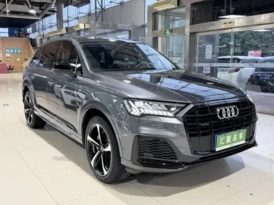 Audi Q7 2021, 52000 км, за 326000 CNY