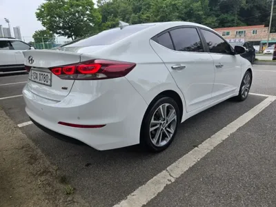 Hyundai Avante 2016, 126000 км, за 9900000 KRW - фото 7