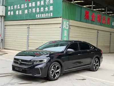 Volkswagen Passat 2023, 51000 км, за 129800 CNY - фото 1