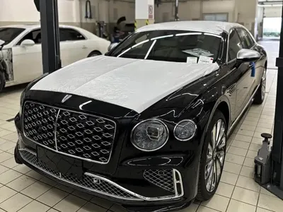 Bentley Flying Spur PHEV 0, 100 км, за 3930000 CNY - фото 1