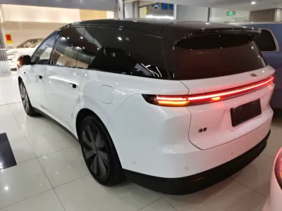 Li Auto Li Auto i8 2025, 10400 км, за 321571.14 CNY