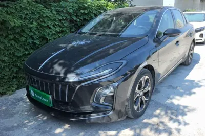 Hongqi E-QM5 · 2023 год