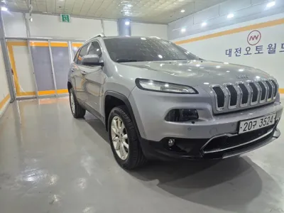 Jeep Cherokee 2015, 108264 км, за 9800000 KRW