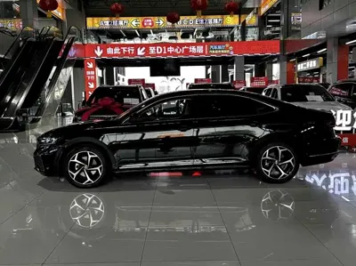 Volkswagen Passat 2026, 8000 км, за 138800 CNY - фото 7