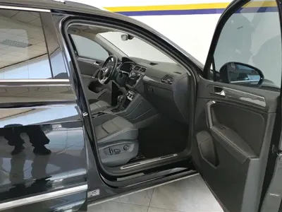 Volkswagen Tiguan L 2021, 52500 км, за 103800 CNY - фото 8