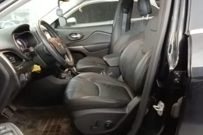 Jeep Cherokee 2019, 58400 км, за 70032.68 CNY - фото 18