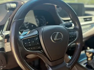 Lexus ES 2019, 160000 км, за 129000 CNY