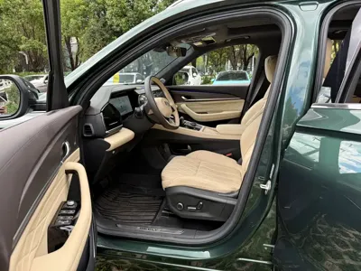 Geely Xingyue L 2025, 8000 км, за 102800 CNY